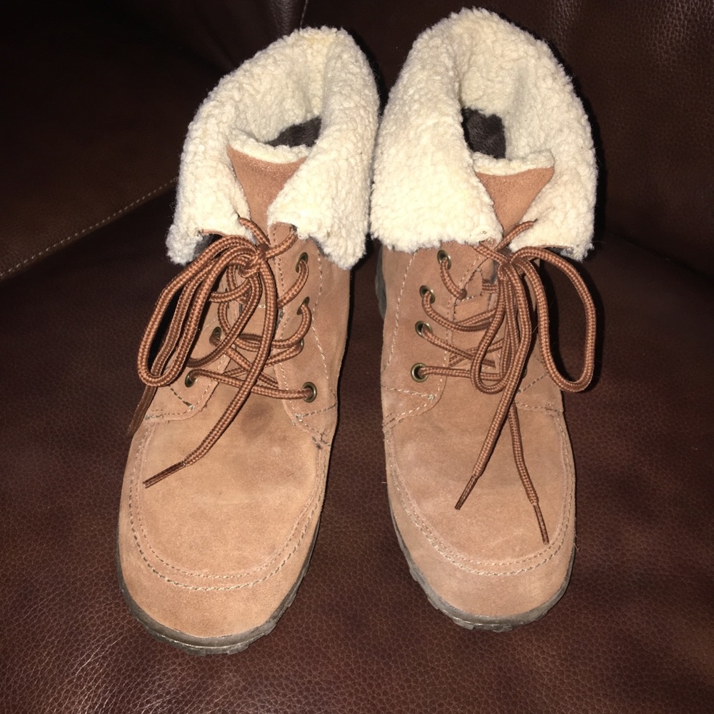 KHOMBU suede booties/8.5
